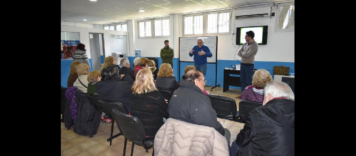 El Municipio de Lomas ofrece maacutes cursos de capacitacioacuten para adultos mayores