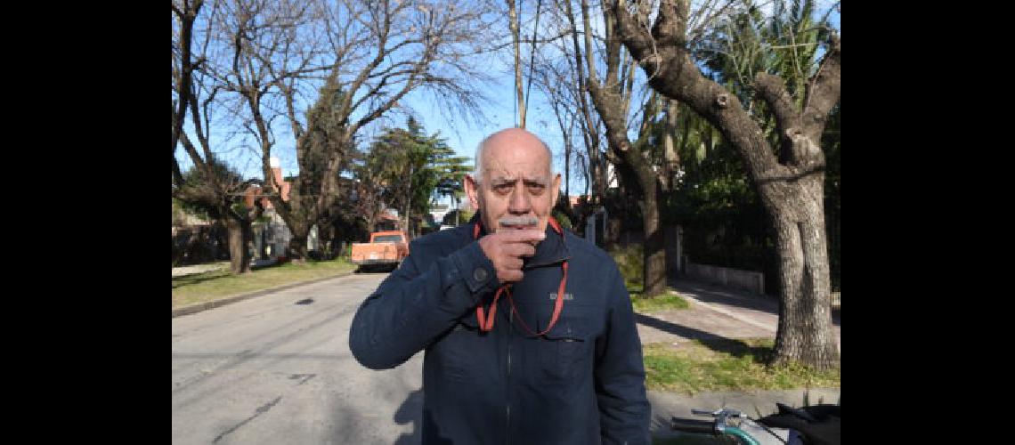 Pedro el afilador que recorre las calles de Lomas desde hace 51 antildeos