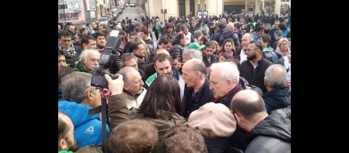 Tensioacuten e incidentes frente al Ministerio de Agroindustria por los despidos