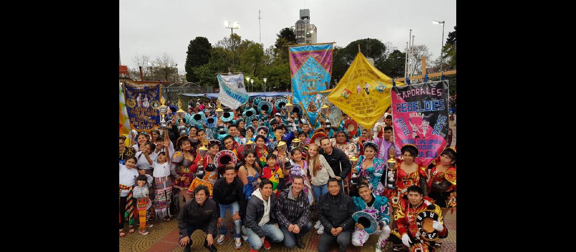 Cuarta entrada de Bolivia Miacutestica en la Plaza Grigera