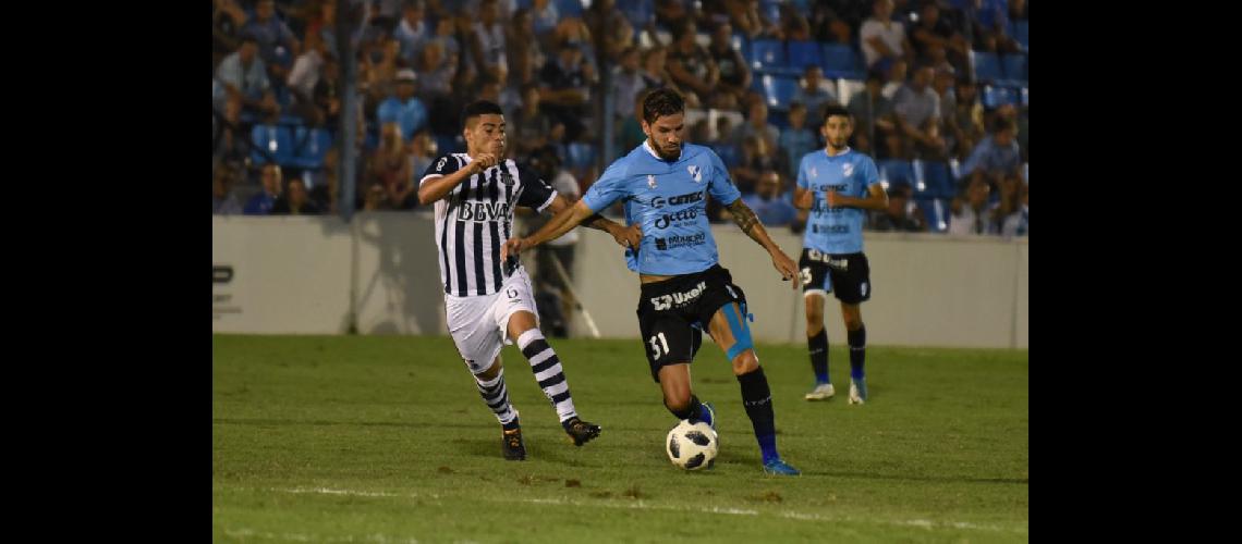 El delantero jugoacute su uacuteltimo partido en el Beranger en la derrota ante Talleres