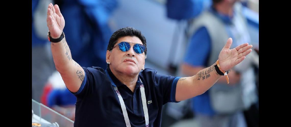 A diacuteas de haber sido anunciado como presidente en Bielorrusia Maradona vuelve a la direccioacuten teacutecnica