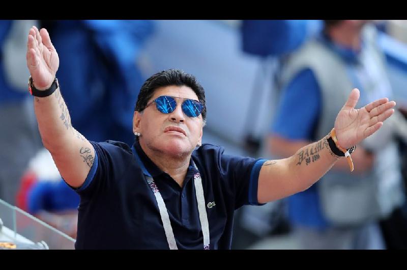 A diacuteas de haber sido anunciado como presidente en Bielorrusia Maradona vuelve a la direccioacuten teacutecnica