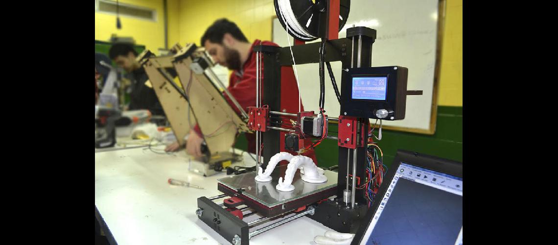 El curso es de SolidWorks un software para modelar piezas e imprimirlas en 3D