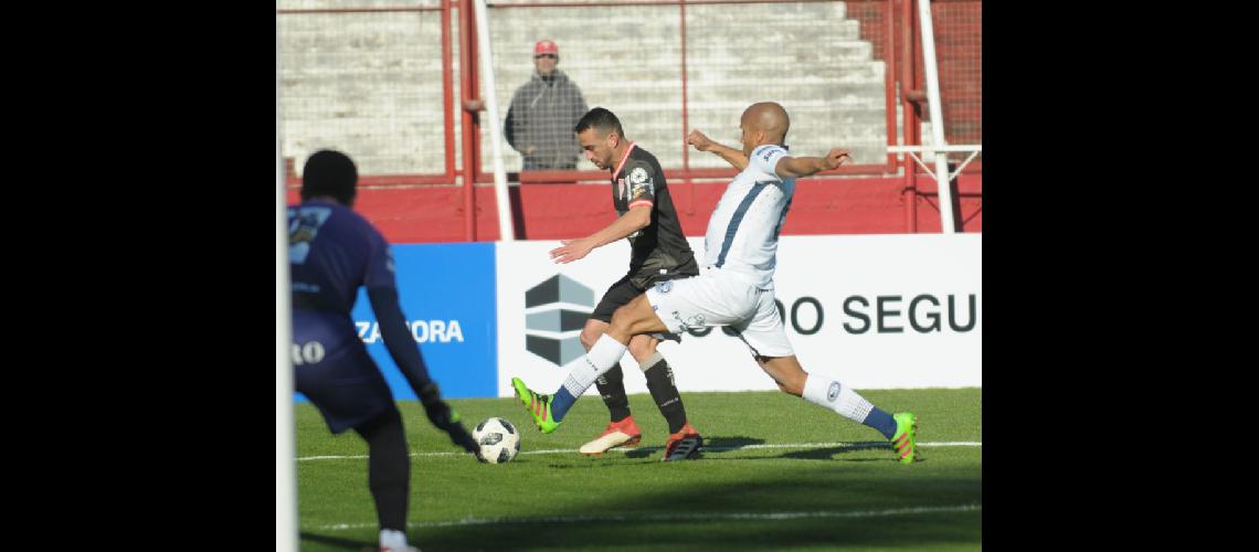 Guruceaga soacutelo jugoacute en el debut ante Independiente Rivadavia