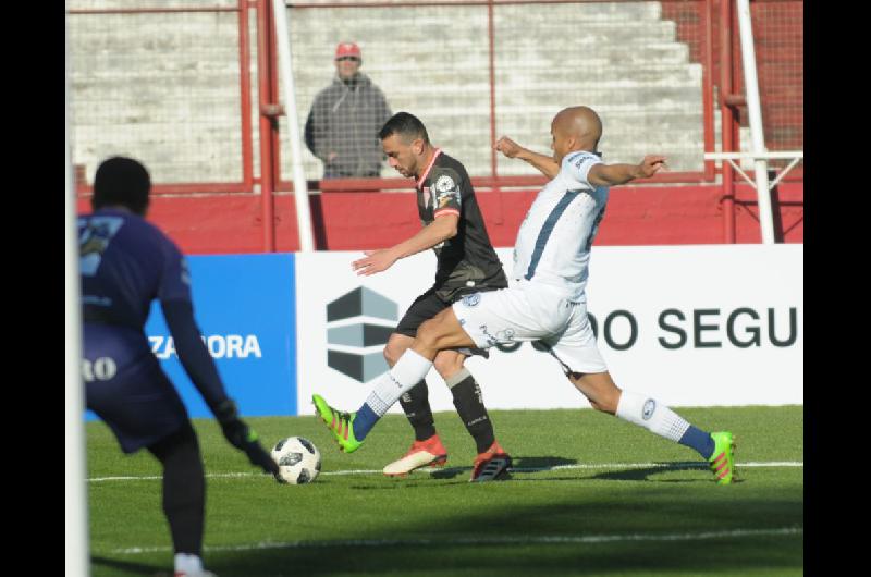 Guruceaga soacutelo jugoacute en el debut ante Independiente Rivadavia