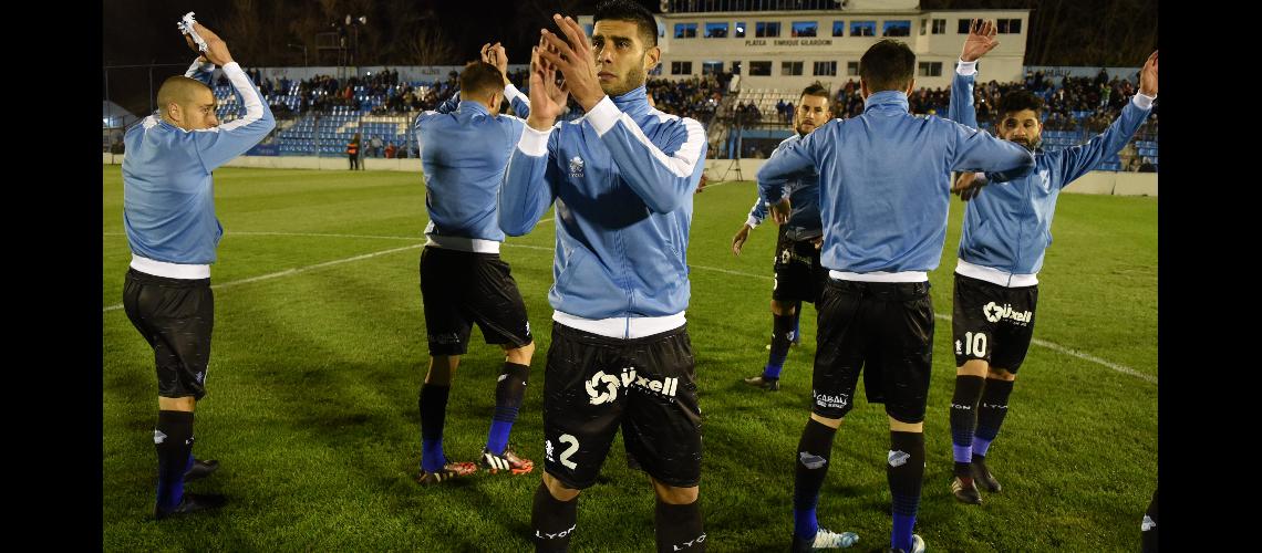 El defensor de Temperley habloacute de la obligacioacuten de sumar de a tres ante Arsenal