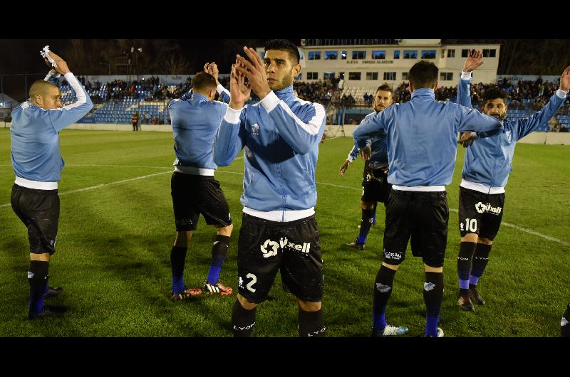 El defensor de Temperley habloacute de la obligacioacuten de sumar de a tres ante Arsenal