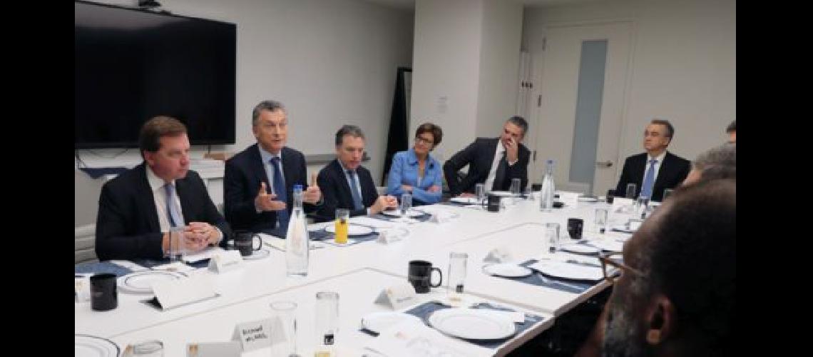 Mauricio Macri durante una reunioacuten que mantuvo con inversores en las oficinas del diario Financial Times
