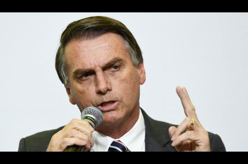 El ultraderechista Jair Bolsonaro pica en punta