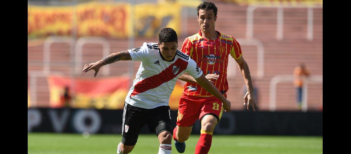 El colombiano Quintero fue la figura del partido y autor de dos goles en Mendoza