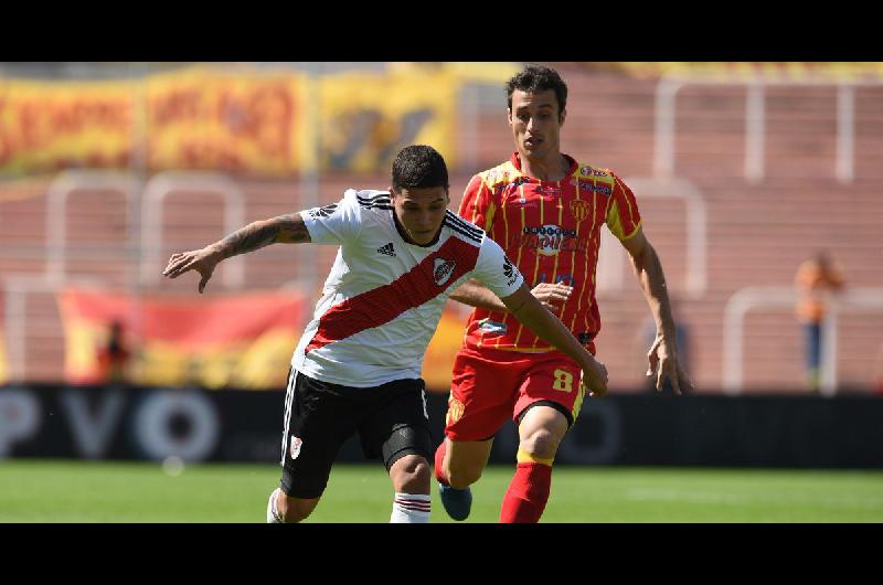 El colombiano Quintero fue la figura del partido y autor de dos goles en Mendoza