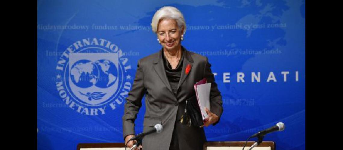 Para el FMI la economiacutea caeraacute este antildeo 26-en-porciento- y la inflacioacuten llegaraacute a 405-en-porciento-