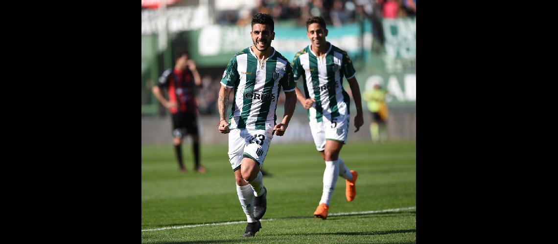Esta temporada jugoacute cuatro en Pentildea y Arenales- ganoacute tres y le marcaron apenas un gol