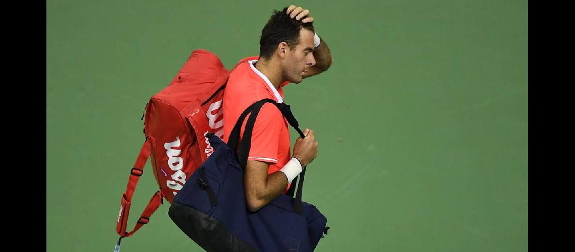 El tenista argentino tendraacute unos cuantos meses de recuperacioacuten por la fractura de la roacutetula