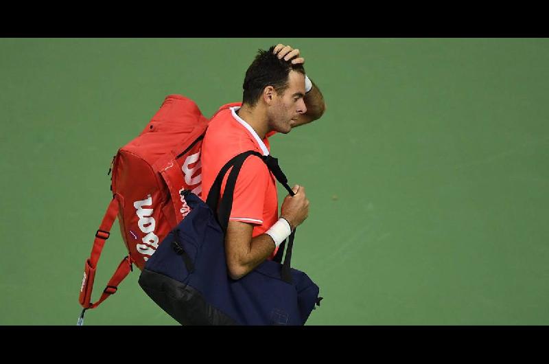 El tenista argentino tendraacute unos cuantos meses de recuperacioacuten por la fractura de la roacutetula