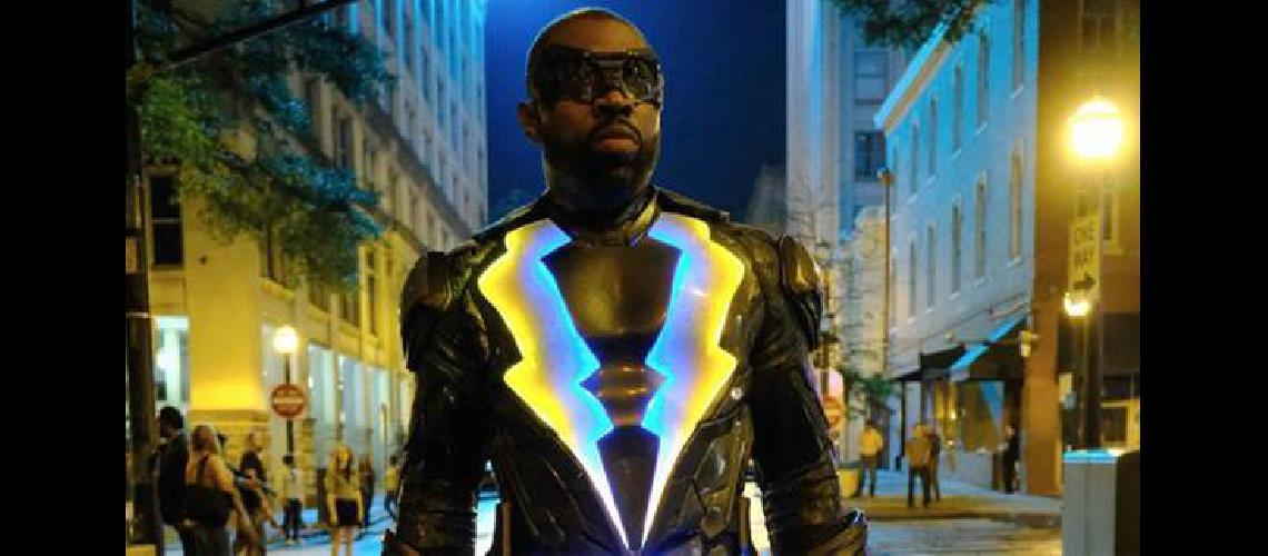 La historia sigue a Jefferson PierceBlack Lightning cuya habilidad es controlar la electricidad