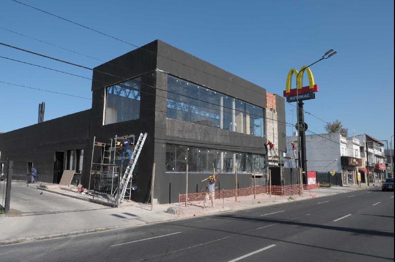 Lomas- ampliacutean y modernizan el McDonaldrsquos de Yrigoyen