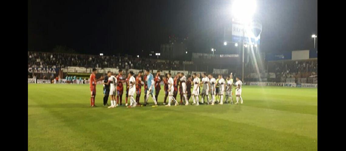Platense y Brown de Adrogueacute aburrieron a todos en Vicente Loacutepez e igualaron sin goles