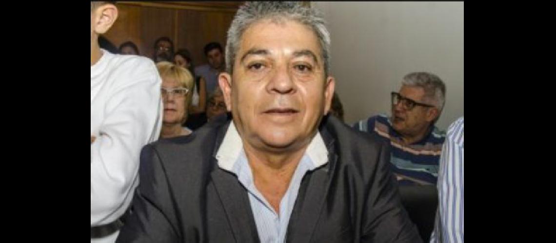 Fallecioacute de un infarto el concejal Luis Chaacutevez