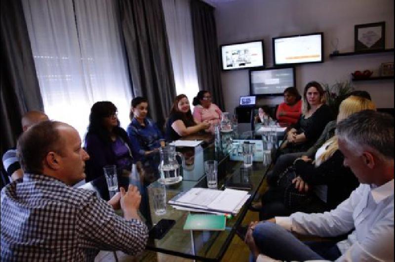Lomas- el Municipio entrega maacutes microcreacuteditos a emprendedores