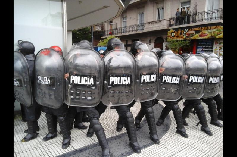 Hubo 27 detenidos durante la jornada del tratamiento del proyecto 