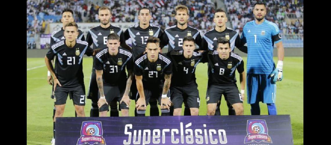 La Seleccioacuten Argentina bajoacute un puesto y ocupa la 12deg colocacioacuten en el ranking divulgado por la FIFA