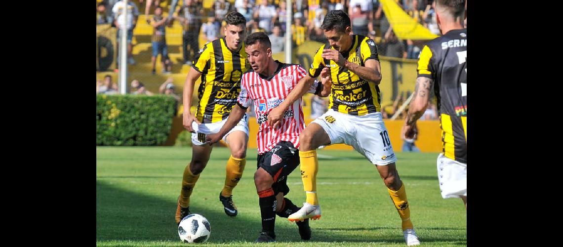 Turraca el autor del gol fue el mejor de Los Andes Foto- gentileza Jonathan Rincoacuten (Fuacutetbol en Milrayitas)