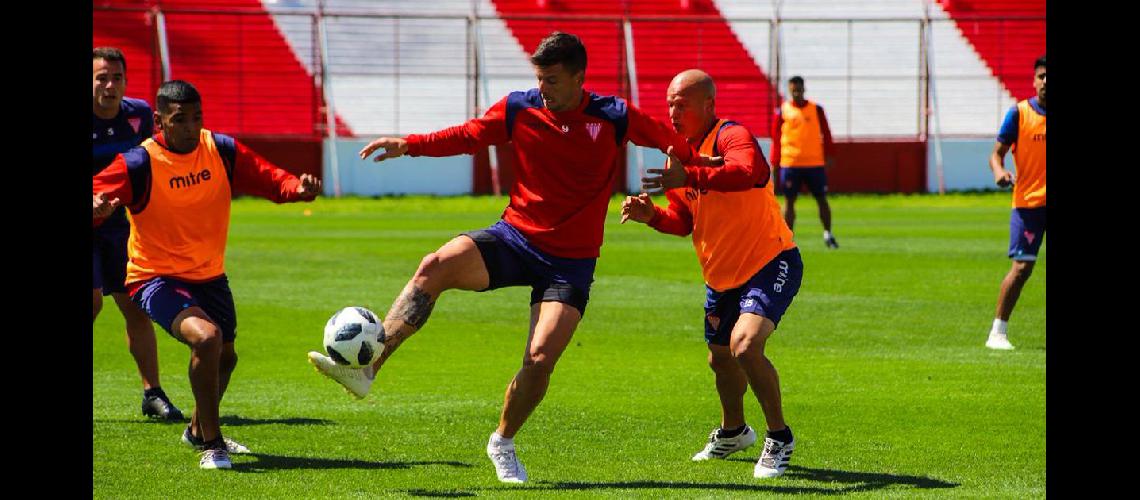 El plantel llevoacute adelante un nuevo entrenamiento de cara al partido con Rafaela (Prensa Los Andes)