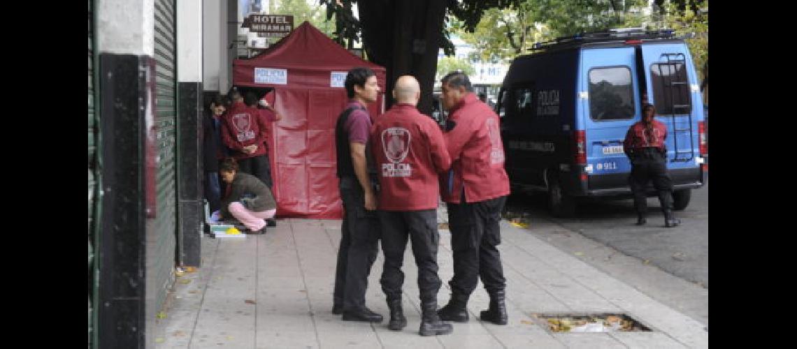 Los atacaron en el interior de un taxi 