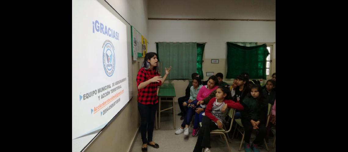 se abordan distintas temaacuteticas sobre el acoso escolar 