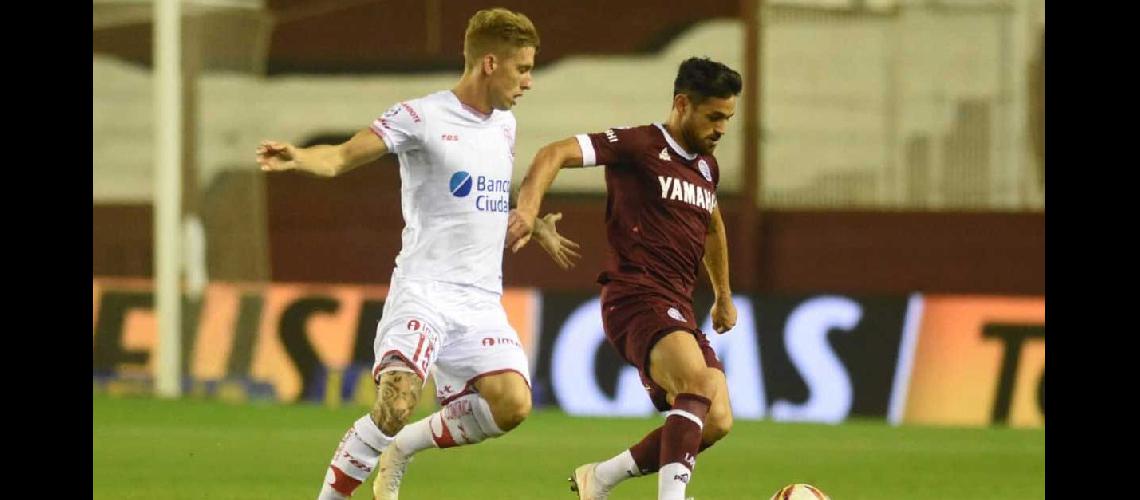 Lautaro Acosta fue uno de los que maacutes intentoacute pero no pudo con la marca rival