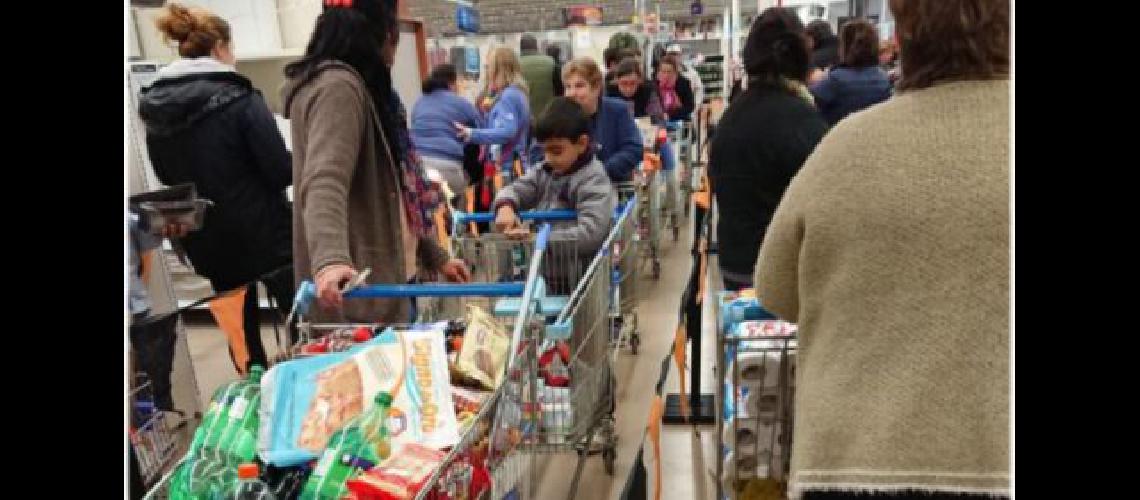 Sigue en los suacuteper el descuento del 50-en-porciento- del Provincia con restricciones