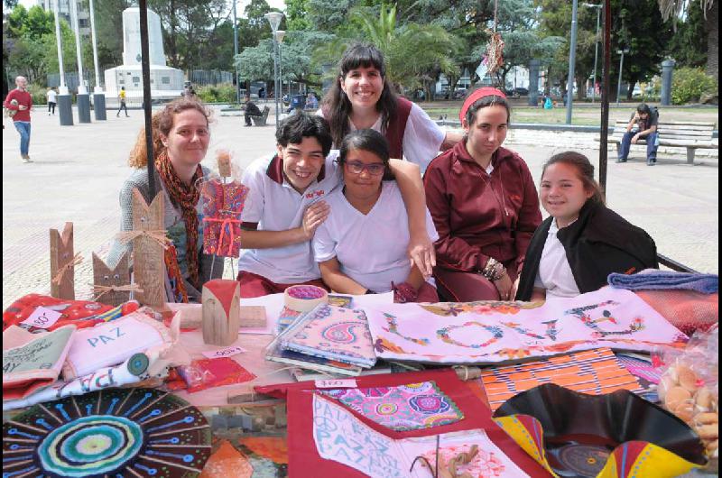 Muestra de escuelas especiales de Lomas