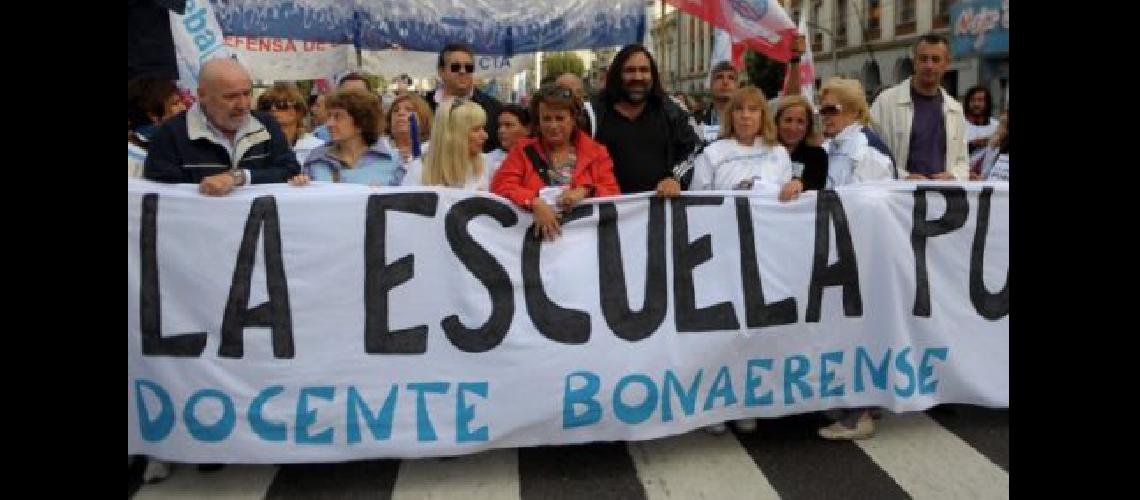 Continuacutea el conflicto entre los docentes y el Gobierno bonaerense 