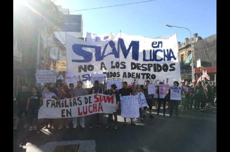 Trabajadores de la faacutebrica SIAM vuelven a protestar contra los despidos