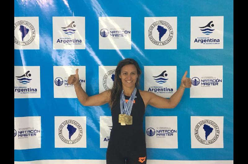 Noelia ademaacutes es profesora de natacioacuten en el club Brown de Adrogueacute