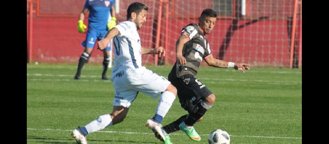 Luis Zeballos vuelve a la titularidad para jugar de doble cinco junto a Gustavo Turraca