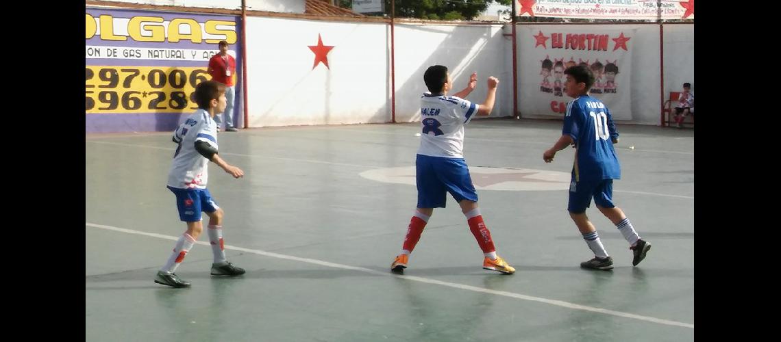 el fortiacuten de rivarola una de las instituciones beneficiadas con el subsidio Alliacute decenas de chicos practican deportes 