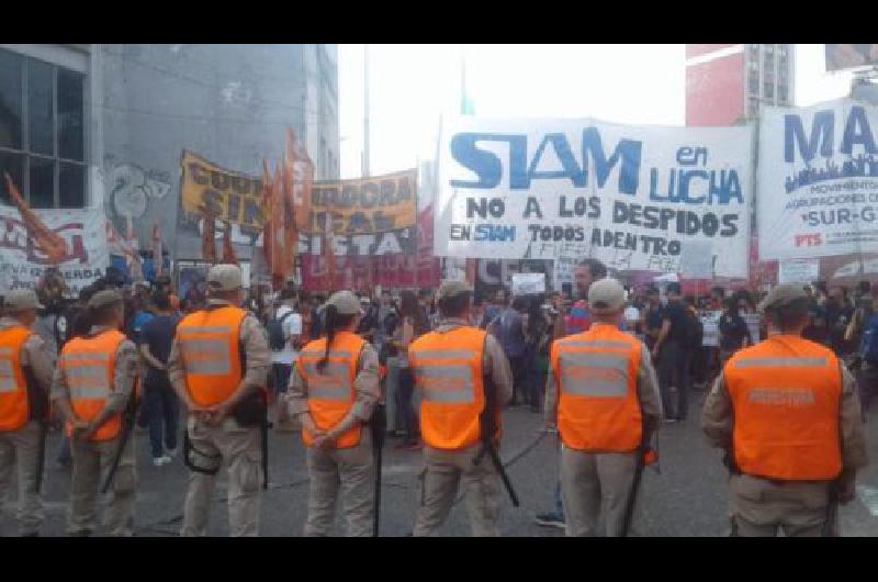 Los trabajadores de SIAM se movilizaron para repudiar la represioacuten