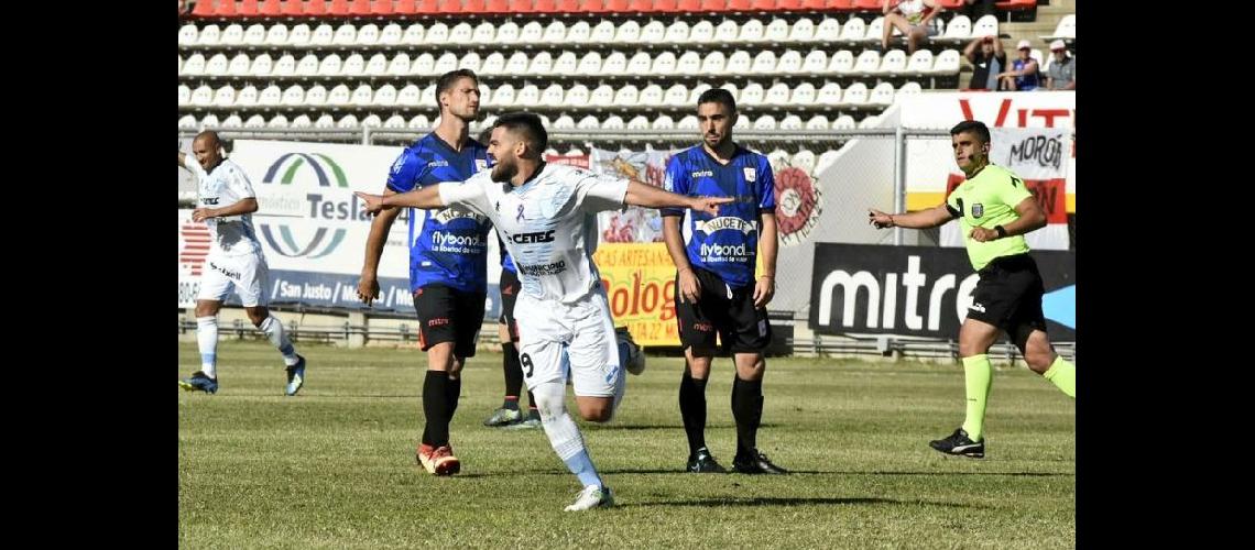 Cerutti en el inicio del partido anotoacute el 1-0 con un golazo desde afuera del aacuterea