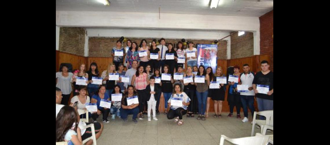 Nuevos diplomas a  egresados en oficios