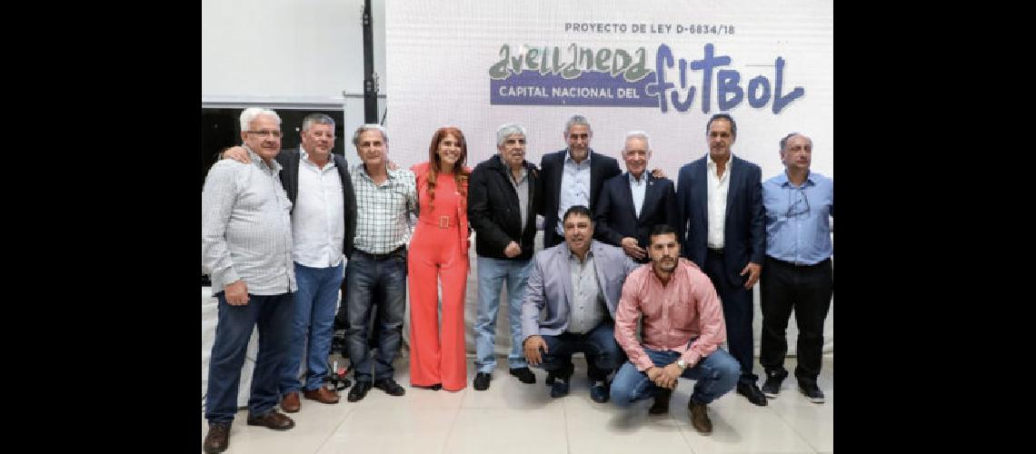 Buscan declarar a Avellaneda como la capital nacional del fuacutetbol