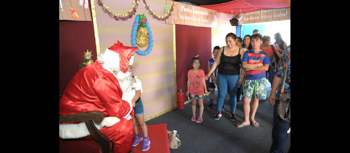 Miles de chicos aprovecharon para sacarse una foto con Papaacute Noel