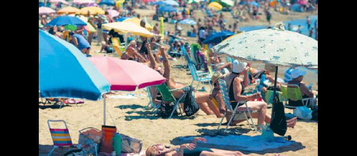 Las vacaciones de verano seraacuten un 55-en-porciento- maacutes caras