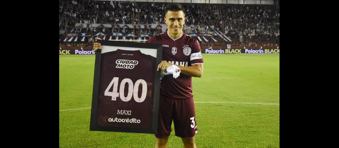 Es el futbolista que maacutes veces se puso la camiseta Granate con maacutes de 400 encuentros disputados