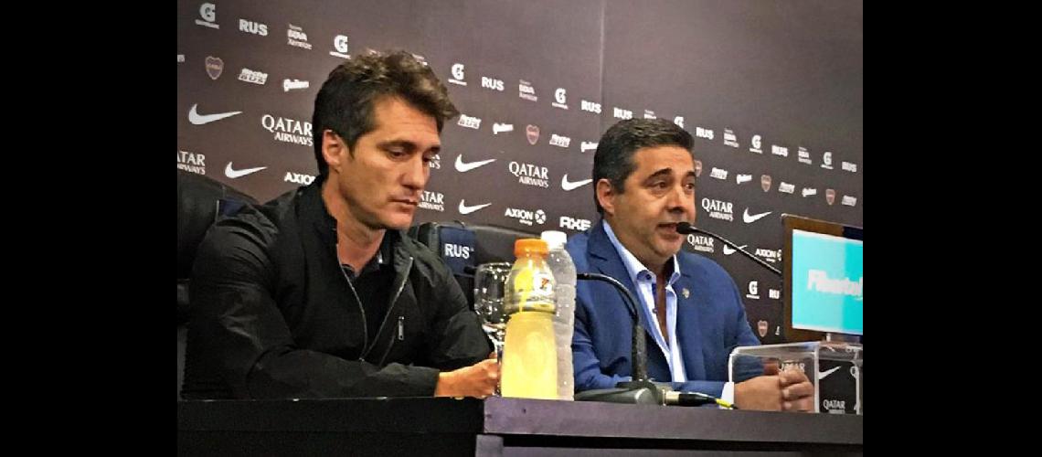 Schelotto junto a Angelici oficializaron la salida