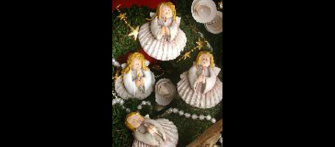 Aacutengeles modelados para decorar en Navidad