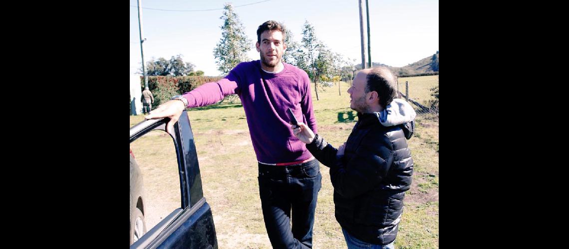 Sebastiaacuten y Del Potro durante una entrevista en Tandil