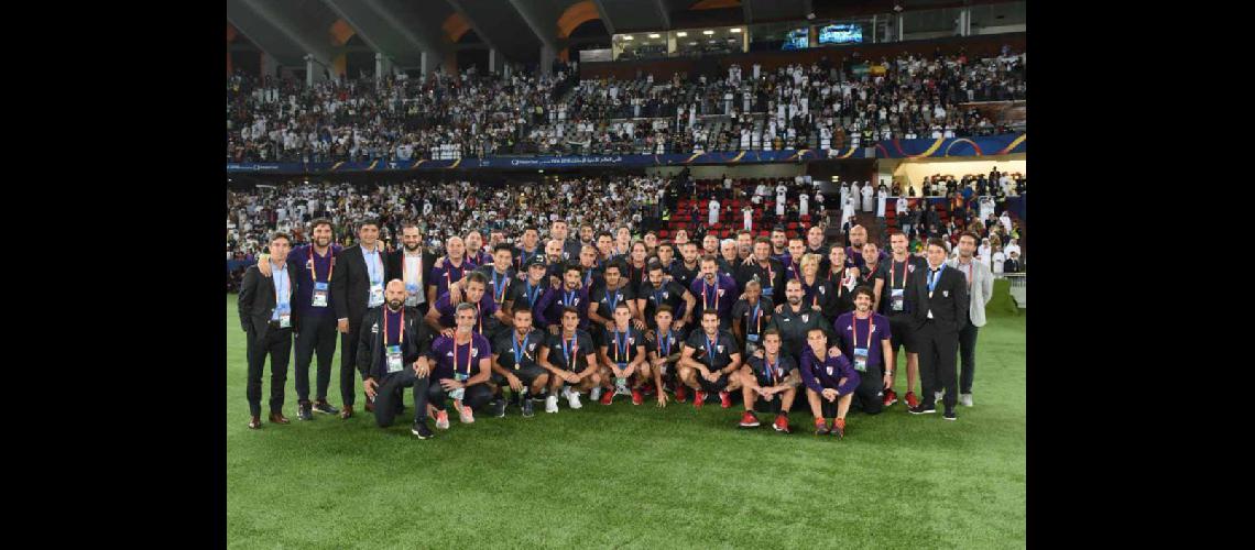 Tras la premiacioacuten River inicioacute el regreso a Buenos Aires